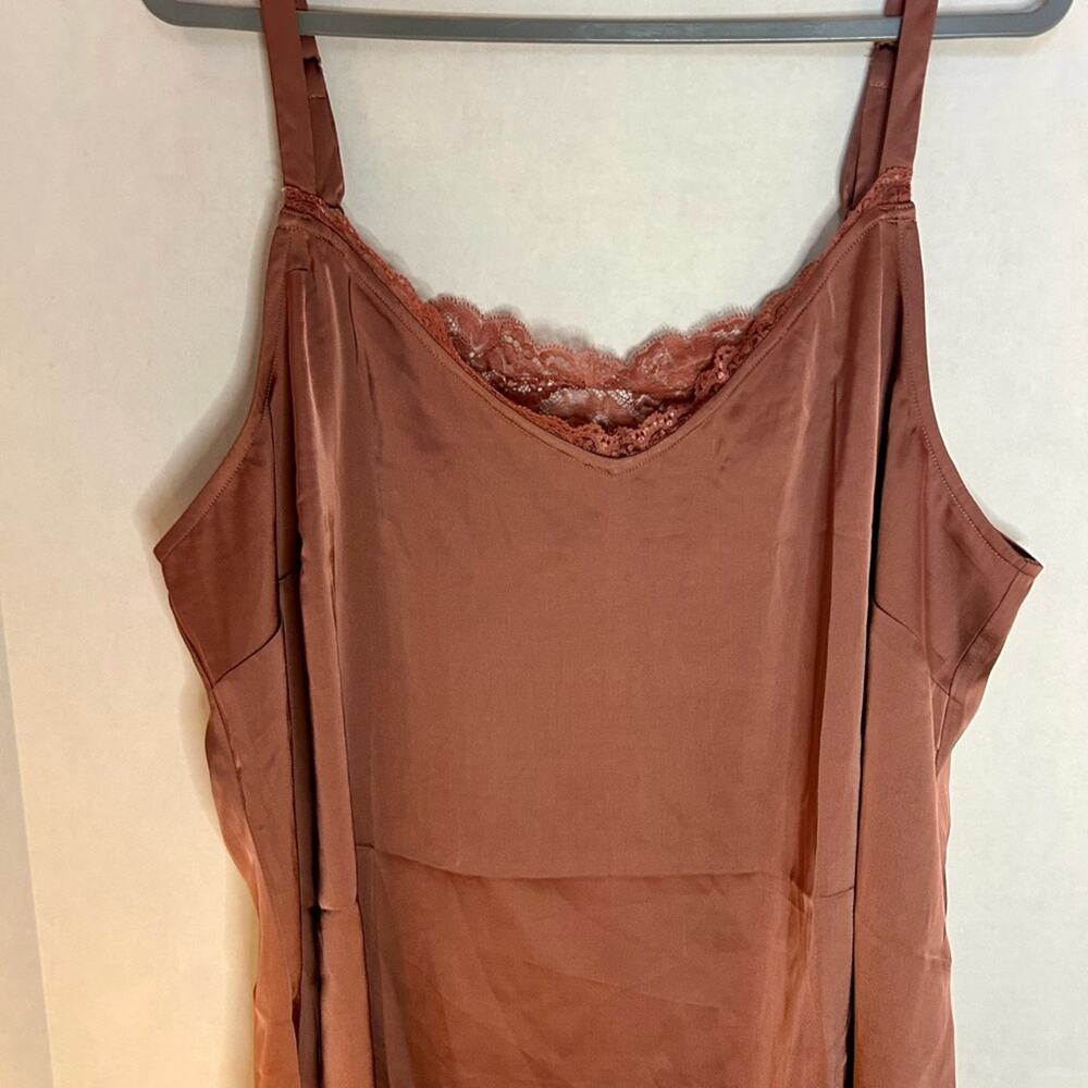 Skies are Blue Curvy 2X Women's Lace Trim Satin Camisole Tank Top